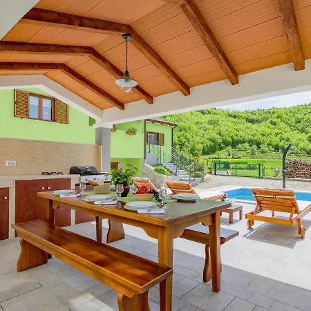 Spacious Apartment In Pazin With Pool Apartment *