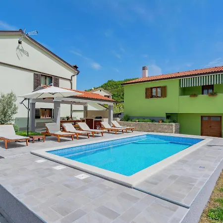 Apartment Spacious Apartment In Pazin With Pool